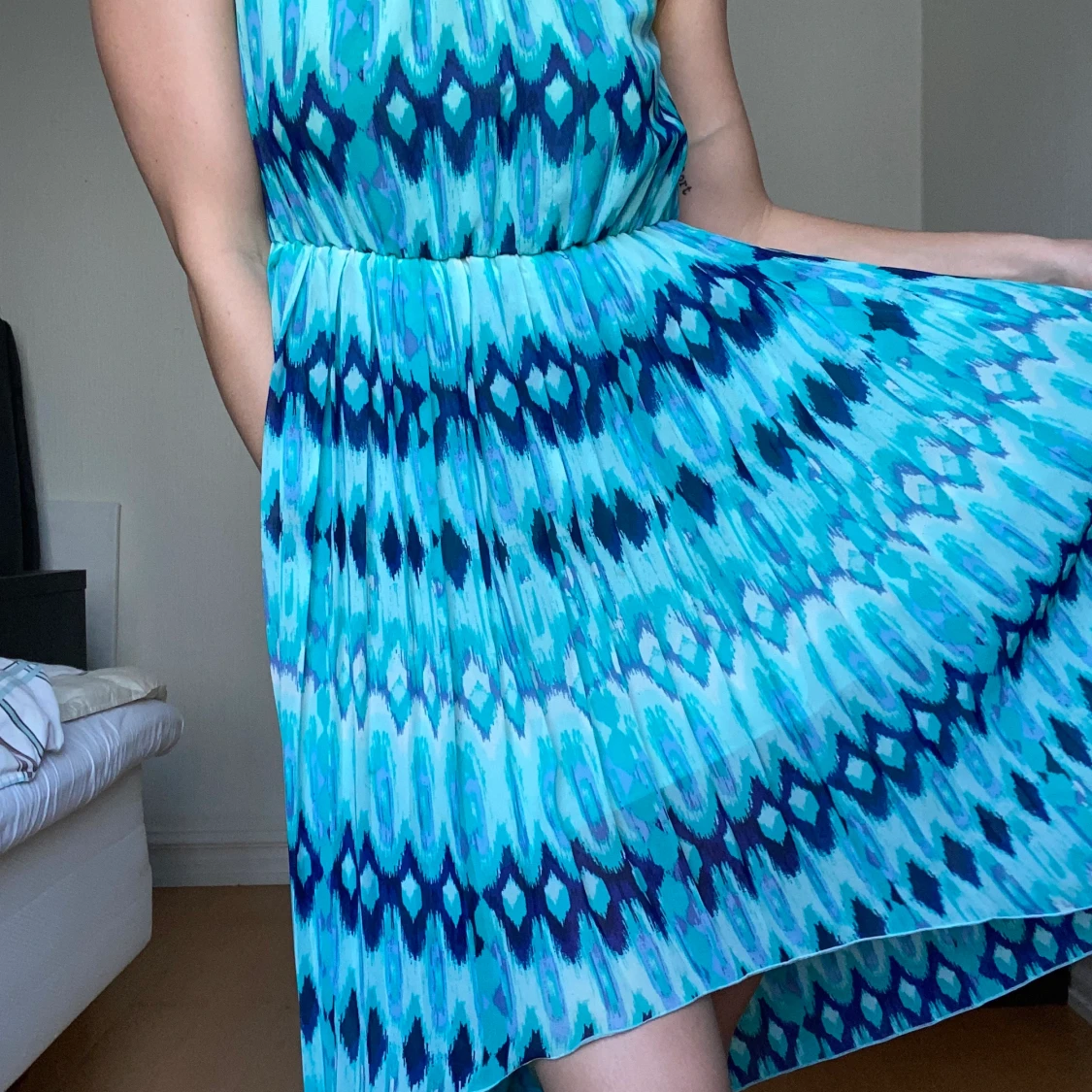 Blåmönstrad klänning 👗  - 90