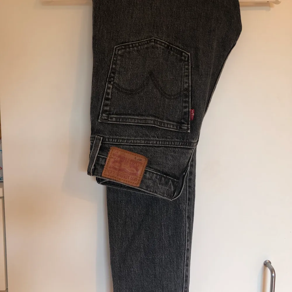 Levis 501, storlek 25/30. Använda fåtal gånger. . Jeans & Byxor.