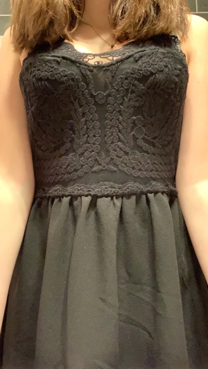 Svart klänning  - Storlek 36 (ganska liten i storlek) 