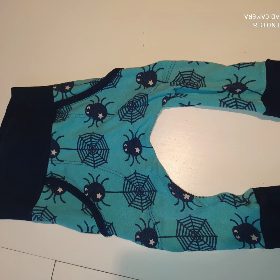 Unika spindelbyxor ca strl 74/80