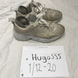 Acne Manhattan Tumbled sneakers  - Använda ett fåtal gånger. Mest på fotograferingar. Säljer pågrund av att dom är för små. Lådan finns ej kvar. 