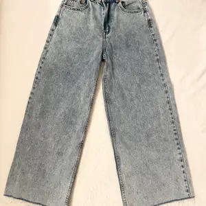PULL&BEAR jeans, använda endast en gång! Säljer pga att det är förstora för mig, nypris 399kr! Frakt ingår ej i priset!