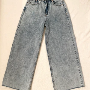 PULL&BEAR jeans - PULL&BEAR jeans, använda endast en gång! Säljer pga att det är förstora för mig, nypris 399kr! Frakt ingår ej i priset!