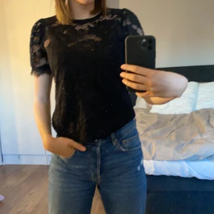 Spets T-shirt  - Asfin spetsblus! Använd enstaka gånger. Frakt tillkommer!🖤