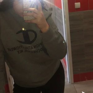 Fin champion tröja - original champion tröja som koster bara 110kr+frakt ! passer bäst för M/L. 