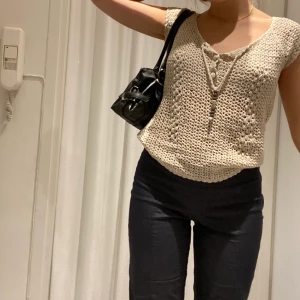 Sjukt snygg virkad topp - Cool och unik! INgen budgivning, först till kvarn!!