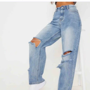  - Skit snygga jeans från prettylittlething. Helt nya, säljer då jag aldrig använder dom!