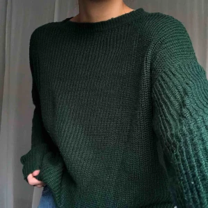 - Mysig stickad tröja, perfekt inför höst och vinter! Ingen lapp men typ strl M. Oversized tho.