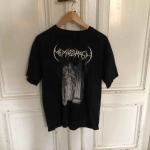  - Mephorash bandtröja. Kan hämtas i Uppsala eller skickas mot fraktkostnad. 