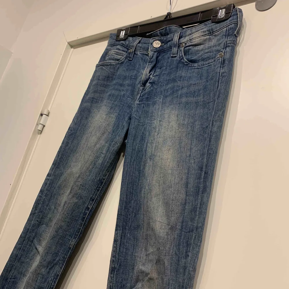 W27 L31 •Lee-jeans •normal fit •slim ben. Jeans & Byxor.