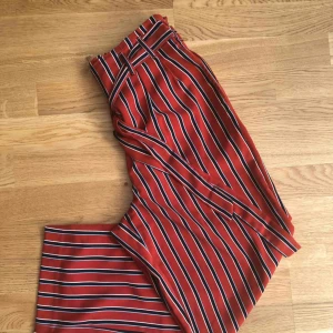  - Superfina byxor ifrån Zara. Säljer pga passar ej. Bud från 50kr. Köparen står för frakt