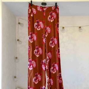  - Använda endast 1gång!👍🏻 Perfekt längd för mig som är 1,74cm 150kr plus frakt 63kr