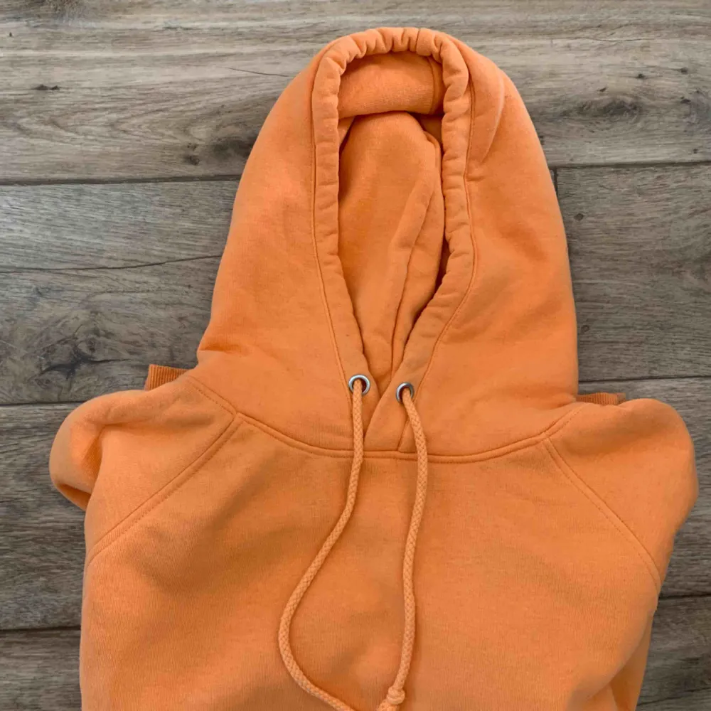 Orange hoodie från BIKBOK. Strl S.. Hoodies.