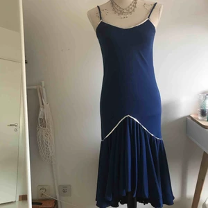  - Äkta vintage klänning. Sen den är köpt är den ej använd