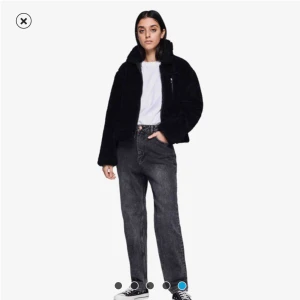  - Ett par jeans HELT OANVÄNDA från cheap monday (caliroots) i modellen DONNA, st 31 32, motsvarar ungefär st M i ”vanliga” jeans. Säljer då jag helt glömde bort att skicka iväg dem och nu är det tyvärr försent🥺🌸