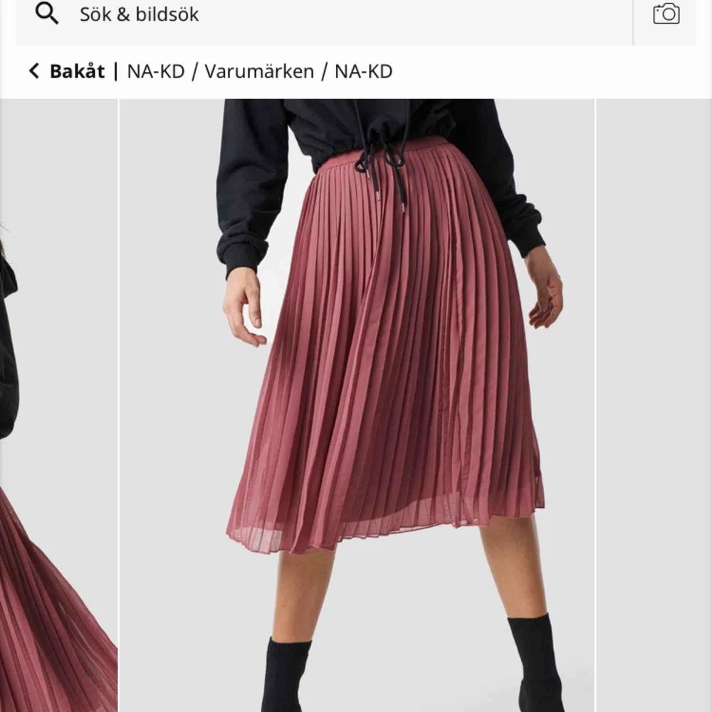 Superfin kjol från na-kd. Aldrig använd, finns i Stockholm. . Kjolar.