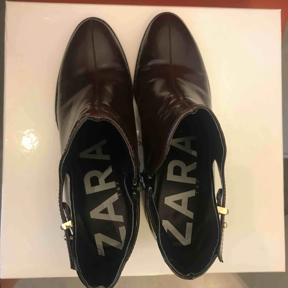 Zara skor , använda några få gånger bara💓. Skor.
