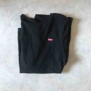  - Supersnygg t-shirt köpt på junkyard, nypris 250, frakt tillkommer