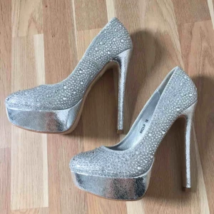  - Size: 38 Colour: Silver New!!!