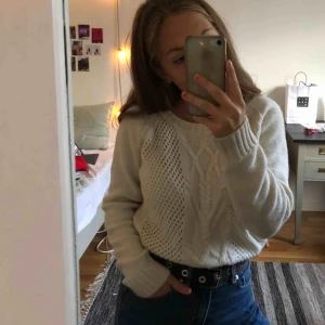  - Fin stickar tröja köpt på secondhand, inte använd. Köparen står för frakt, kan ev mötas upp i stockholm