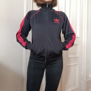  - Skön adidaströja strl 38, passar även 36
