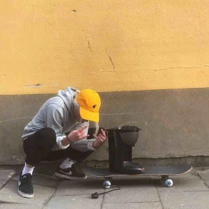  - Säljer min as balla the hundreds keps! Finaste färgen någonsin och riktigt nice passform 💛🧡 knappt använd 