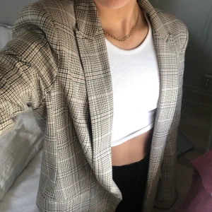 Oversized rutig kavaj  - Strl 42 men sitter perfekt oversized på mig som är en xs/s