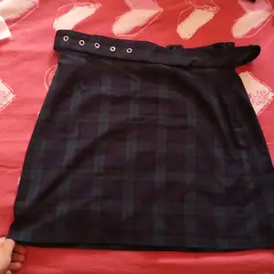 Snygg kjol från HM, bara använd 1 gång. Pris kan diskuteras :) 
