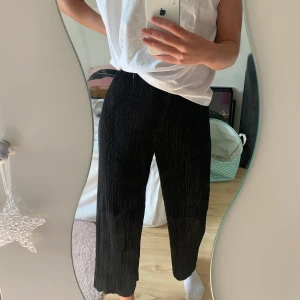 Byxor  - Jättesköna & snygga ankellång svarta byxor 🌸  