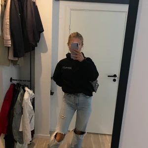 Zara jeans  - Säljer dessa populära jeans ifrån zara då de inte kommer till användning längre. Buda från 350kr, bra skick. Storlek 34