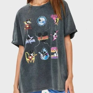 Grå tröja från Bershka  - Supercool grå stentvättad tröja från bershka, storlek XS men sitter väldigt oversized 100 + frakt. Pris kan diskuteras!