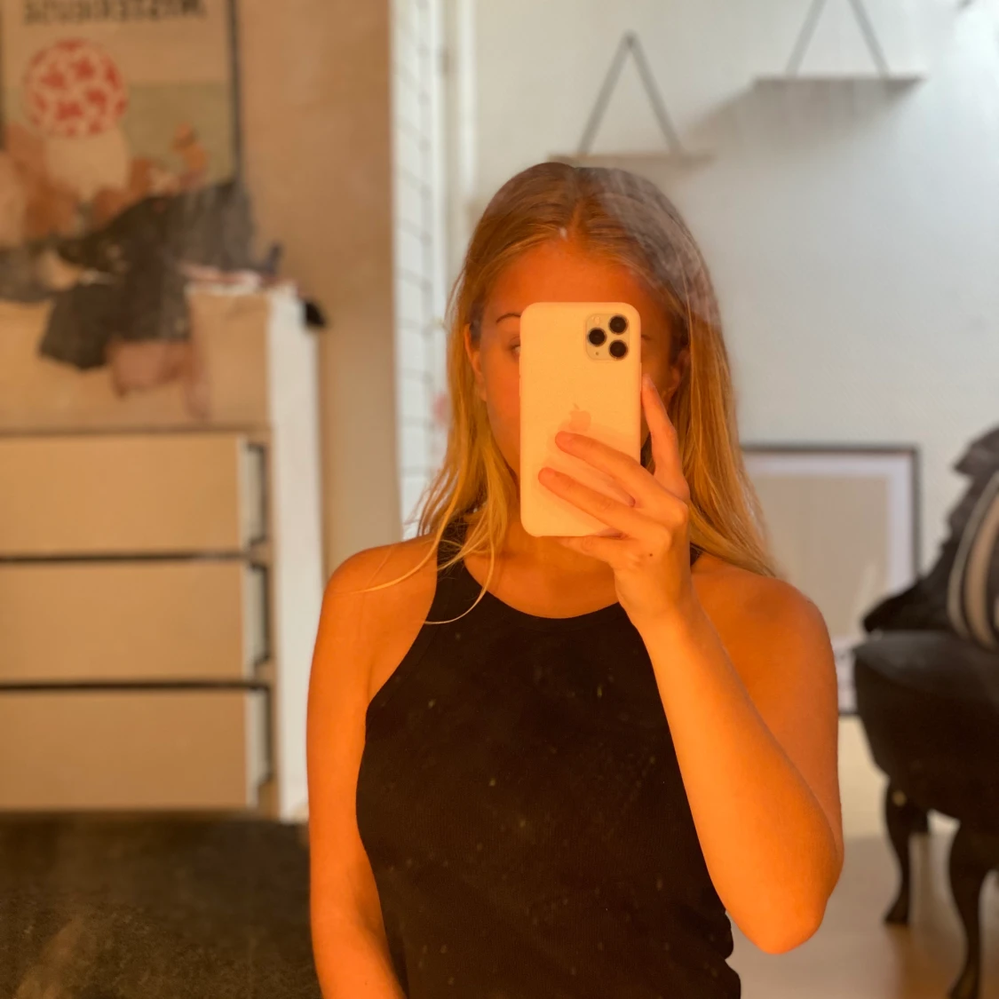 Svart linne med hög krage från Nelly