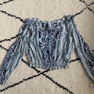 Blus - Söt blus, använd ett fåtal gånger. Passar både xs och s