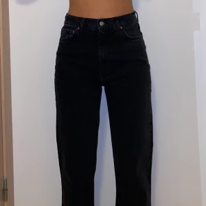 Vida Jeans - Supersnygga högmidjade vida jeans! Helt nya!!! Säljes då jag redan har ett par liknande.