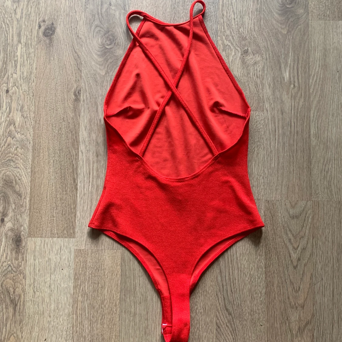 Röd Body med öppen rygg - 90