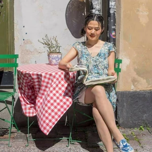 Vintage floral dress size M  - Size: M   -height 170/96A   -brand : soyaconcept   -clean and in good condition   - vintage floral pattern with button   -suitable for formal or informal occasions.   pick up or by post.   Buyer will pay the cost of post.  Pick up is free .   pick up place (Stockholm ) : universitad station / techniska hogskolan station / Danderyd Sjukhus station / Vaxholm centrum / any stop of bus 670  please feel free to message me for details  Cecilia  