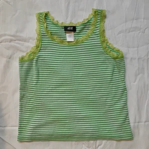 Fint linne, passar stl xs-s - Jättefint linne från barnavdelning, köpt på second hand! Säljer pga inte får användning av det💓 säljer för 50kr+frakt☺️