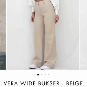 byxor  - Säljer dessa vida byxor pga att byxorna blivit för korta , jag köpte dem på Plick helt nya å använt dem kanske 4 ggr. Original pris: 594kr ( köparen står för frakten )  