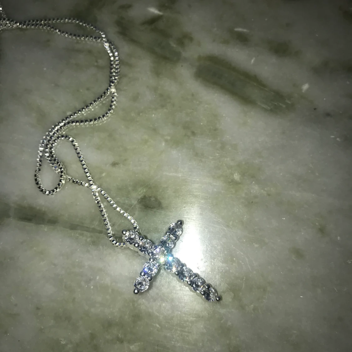 Kors halsband med kristaller - 90