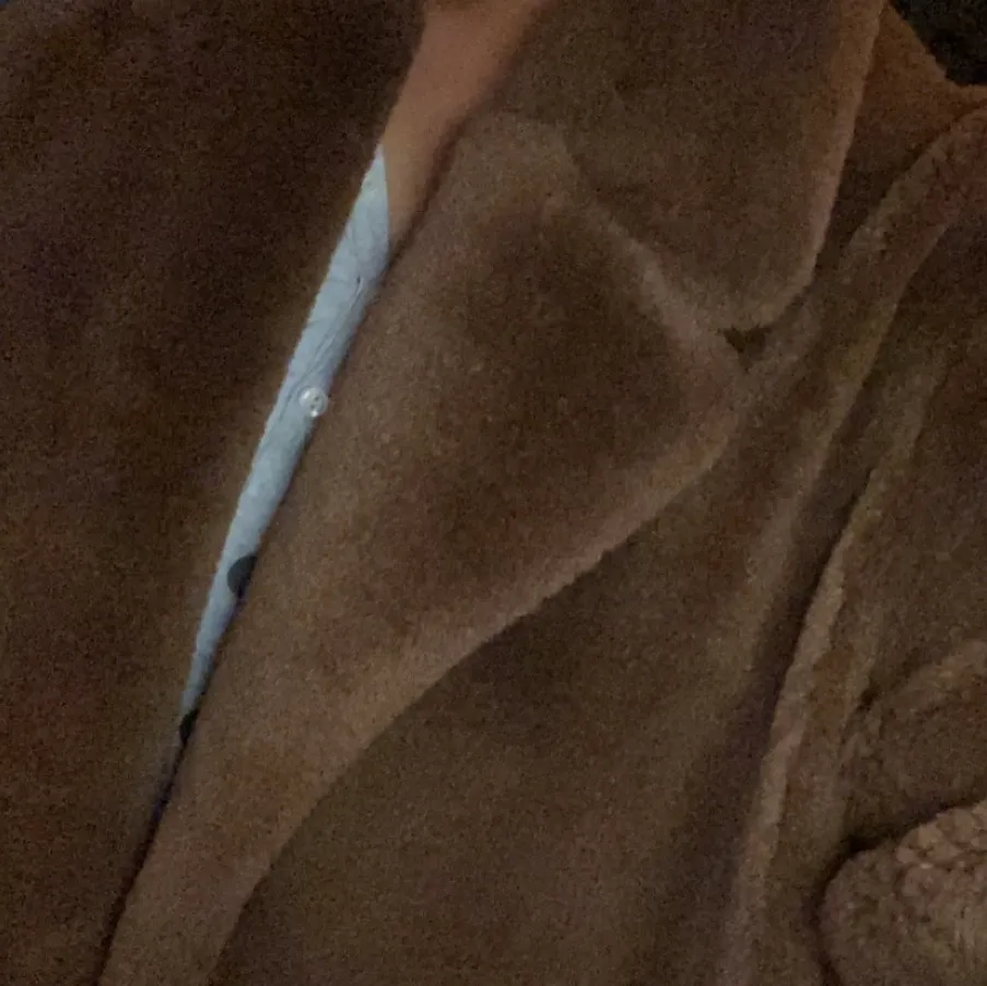 En lång brun kappa från HM. Jätte skön till höst/vinter!. Jackor.
