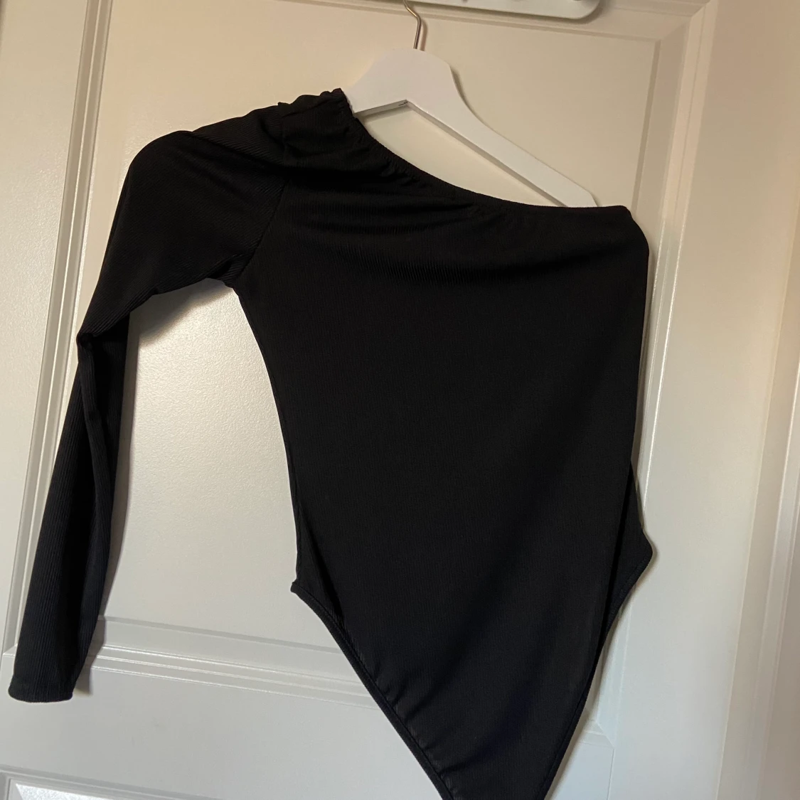 One shoulder body strl s