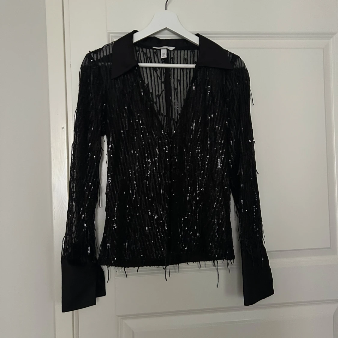 Svart glittrig blus