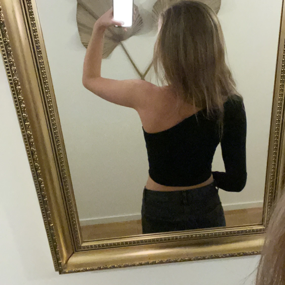 Svart oneshoulder topp - 90