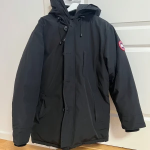 Canada Goose Chateau  - Condition: Excellent Never worn  Size: XL TTS  Price: 2300 SEK  Bought from linzhican, it was too big for me thats why i am selling(check linzhican on reddit)
