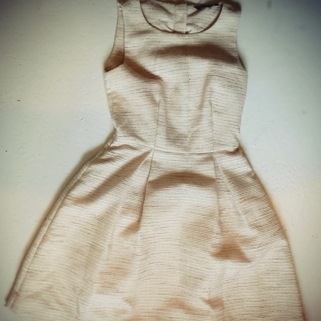 Beige ärmlös klänning med dragkedja