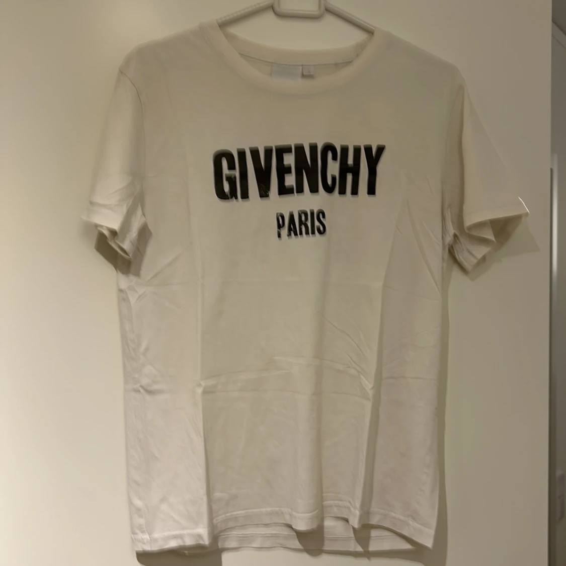 Vit t-shirt från Givenchy