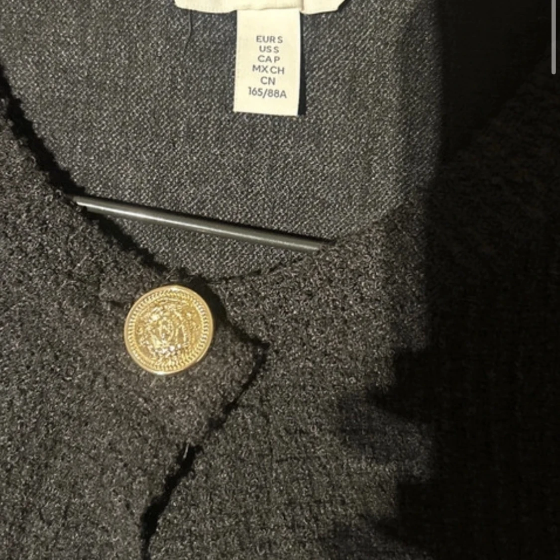 Svart kavaj med guldknappar - 90