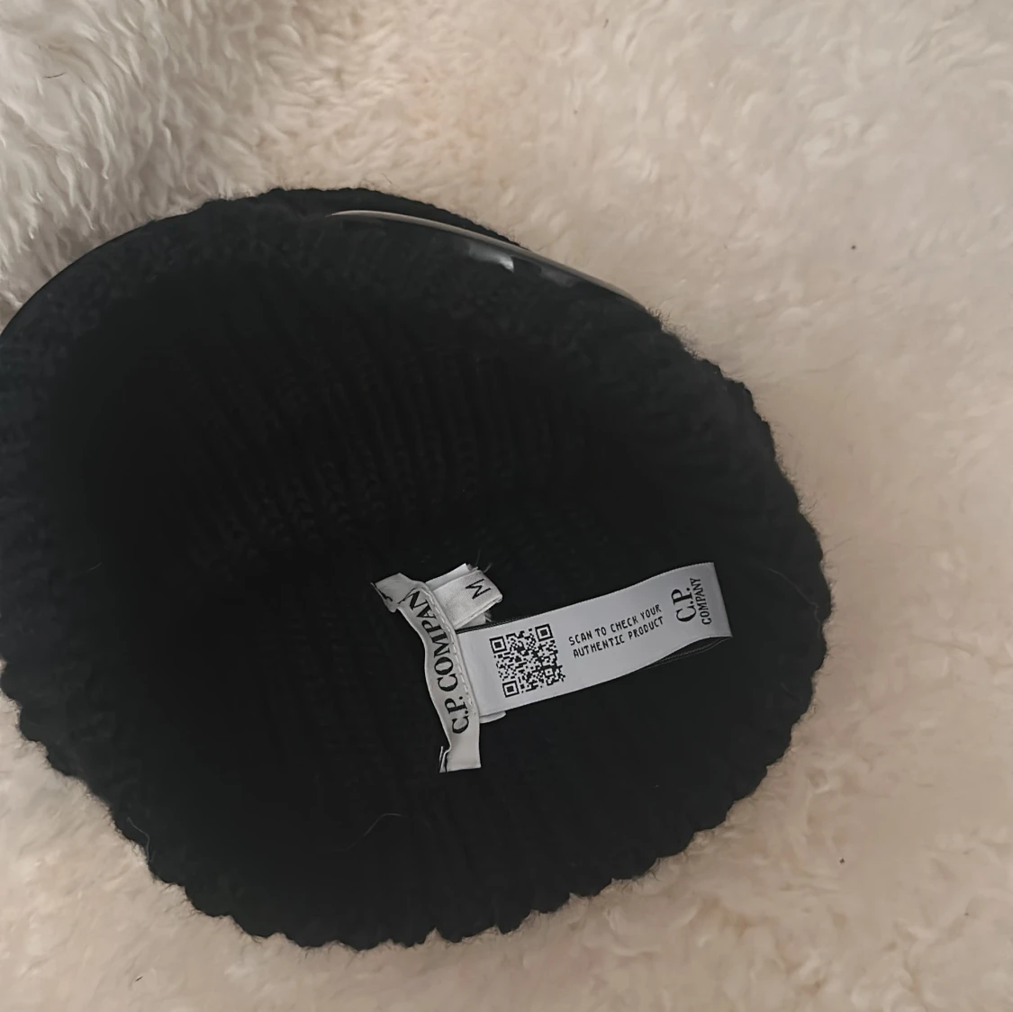 Svart stickad mössa från C.P. Company - 92