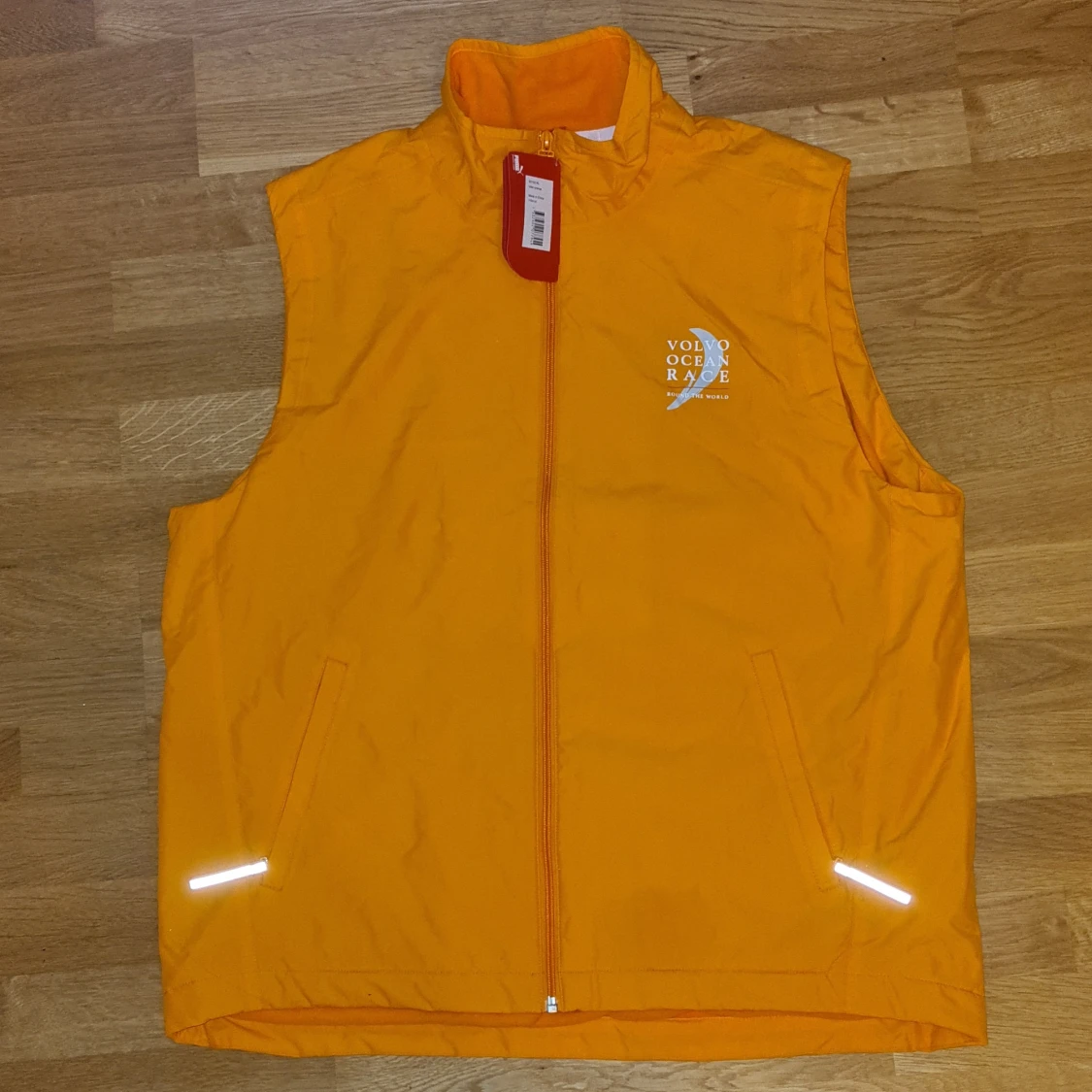 Orange väst från Puma
