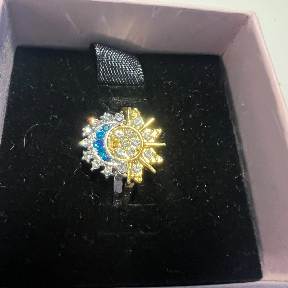 Ring med sol- och måndesign - 90